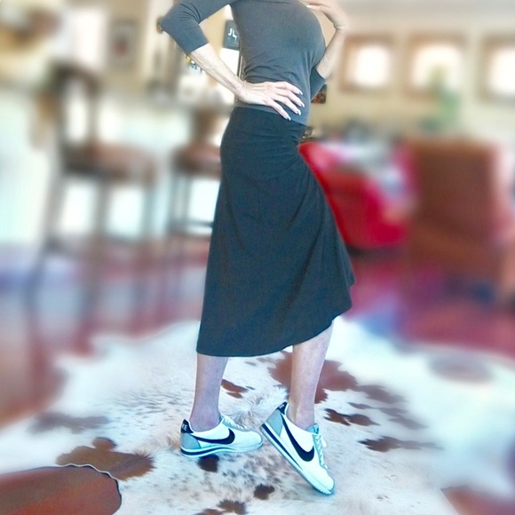 Curve flattering black skirt! - Picture 4 of 5